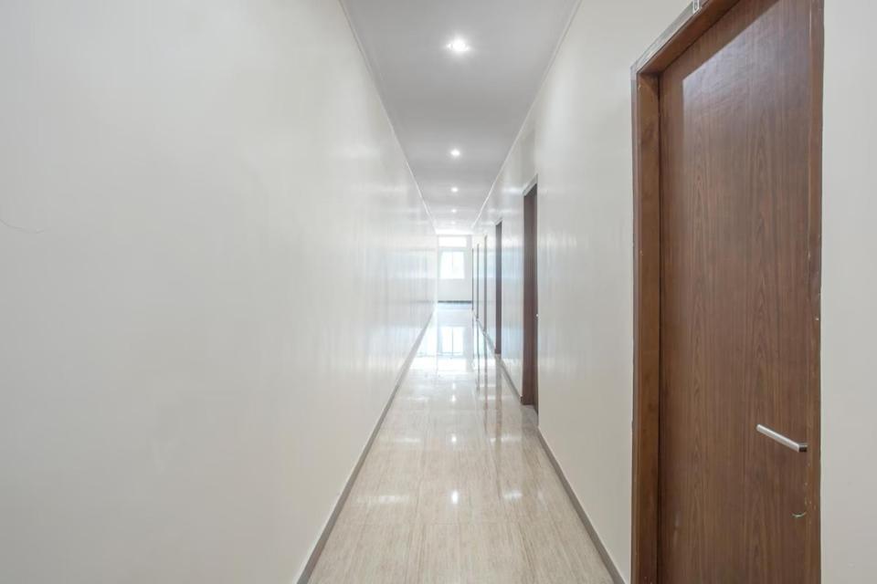 Yutaka Inn Dukuh Kupang Surabaya Exterior foto