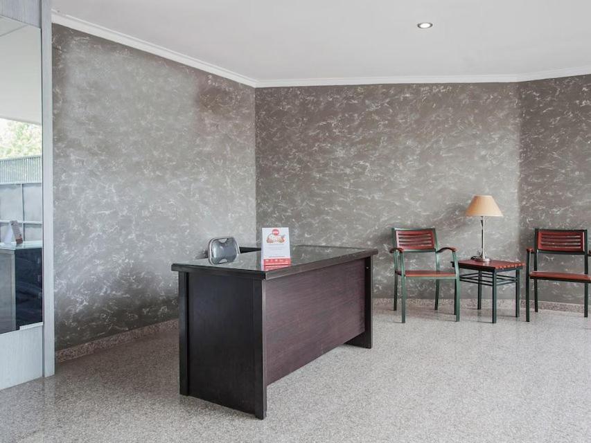 Yutaka Inn Dukuh Kupang Surabaya Exterior foto