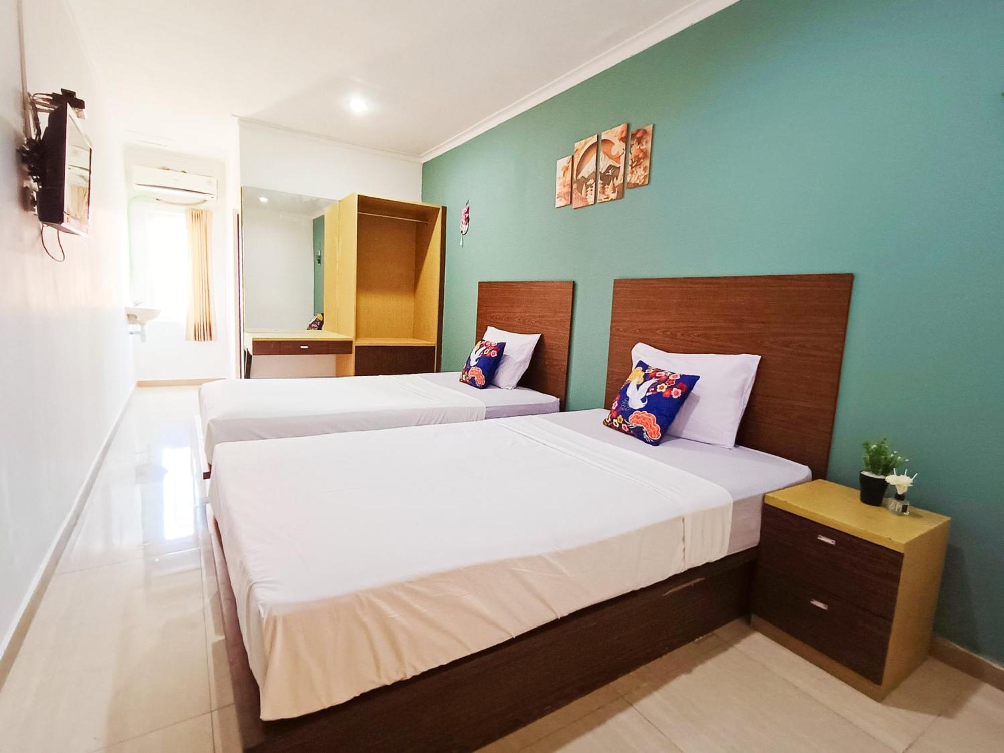 Yutaka Inn Dukuh Kupang Surabaya Exterior foto
