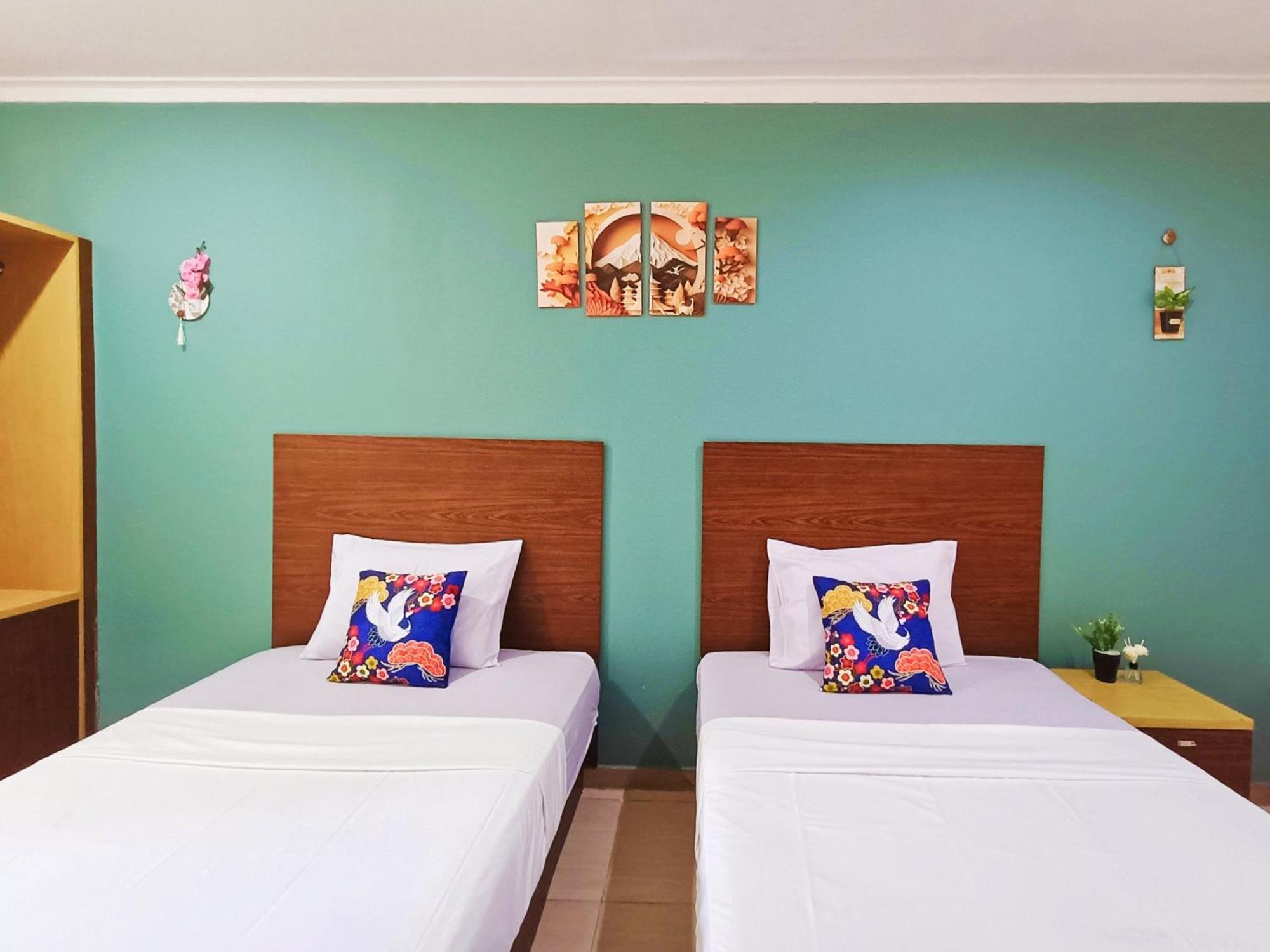 Yutaka Inn Dukuh Kupang Surabaya Exterior foto